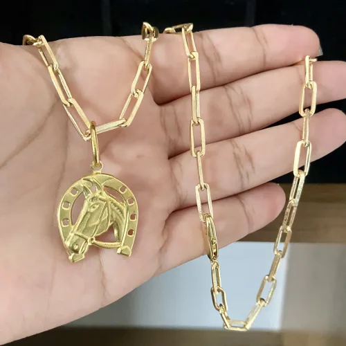 Conjunto cordão e pingente de moeda antiga